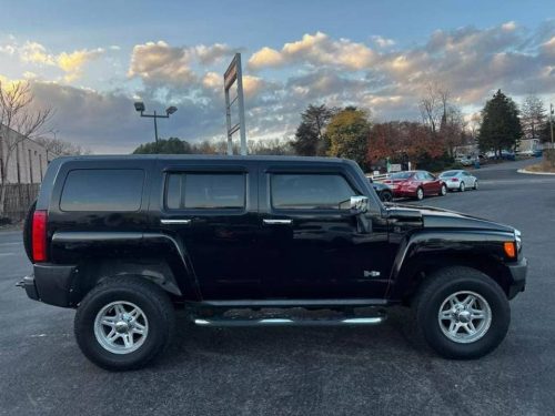 2010 HUMMER H3 Luxury 4dr - Image 2