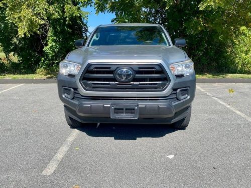 2018 Toyota Tacoma SR5 4dr Access Cab 4WD - Image 2