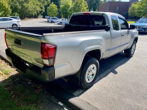 2018 Toyota Tacoma SR5 4dr Access Cab 4WD - Image 13