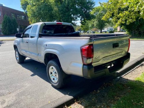 2018 Toyota Tacoma SR5 4dr Access Cab 4WD - Image 12