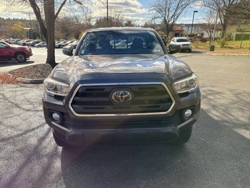 2018 Toyota Tacoma SR 4dr Access Cab 4WD - Image 2