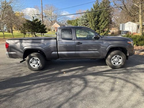 2018 Toyota Tacoma SR 4dr Access Cab 4WD - Image 3