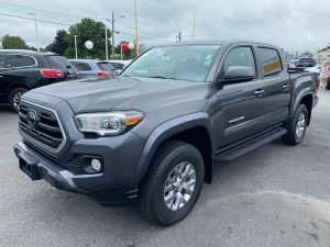 2 2018 Toyota Tacoma 2